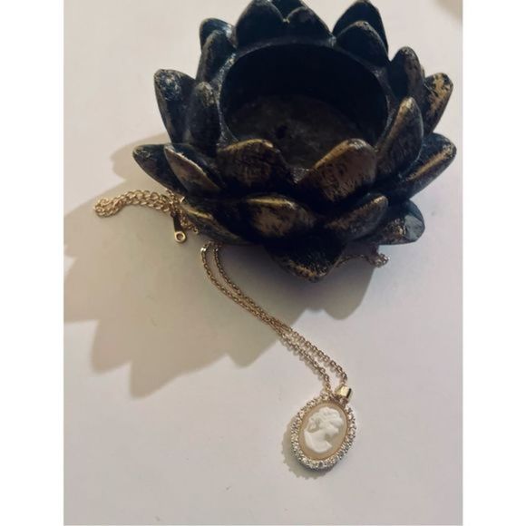 PRETTY VICTORIAN PORTRAIT GOTH STYLE PINK AND GOLD NECKLACE - Picture 2 of 6